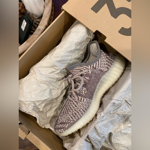 Yeezy Boost 350 V2 Zyon - Picture 2 of 9